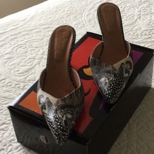 Woman’s shoes